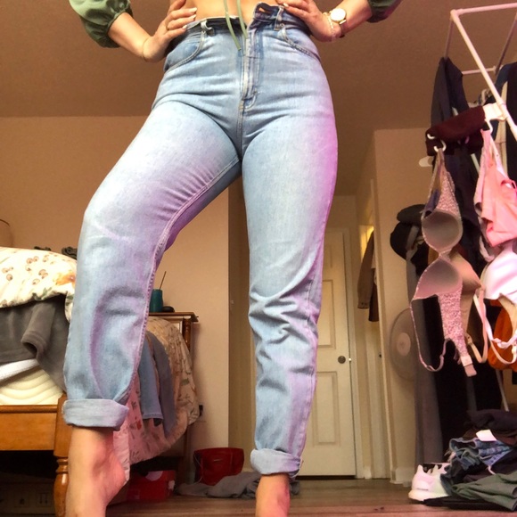 Vintage High Waisted Mom Jeans - Picture 2 of 5